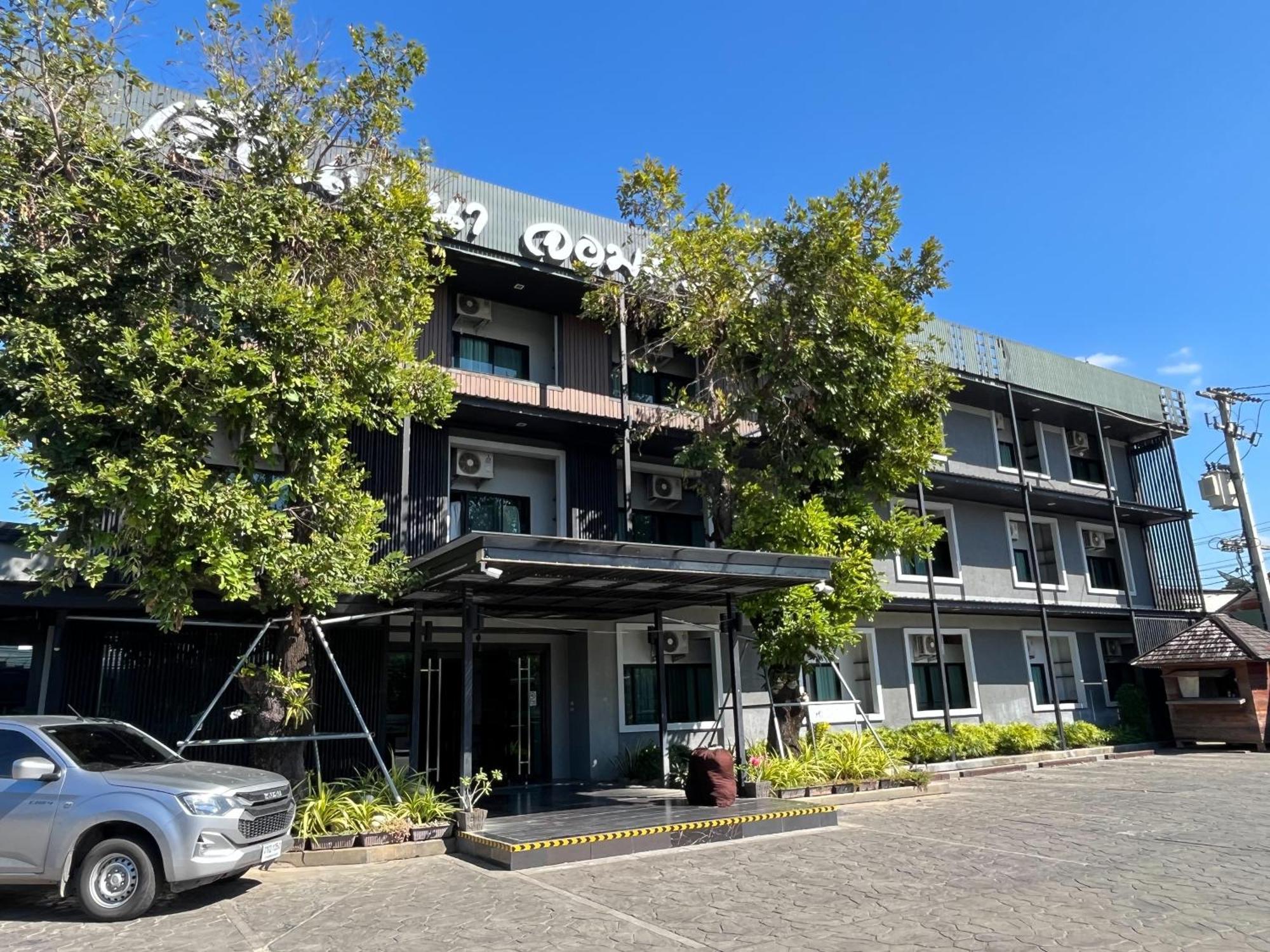 Hotel Huern Nana Jomsawan Phrae Exteriér fotografie